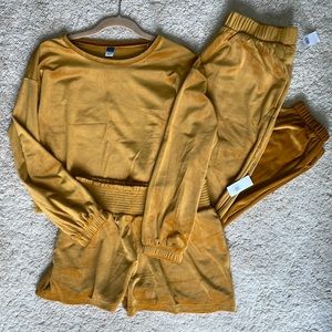 Velour top/jogger/shorts SET in mustard yellow